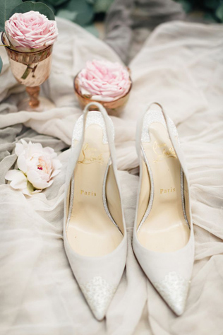 На лабутенах: свадебная обувь с легендарной красной подошвой 