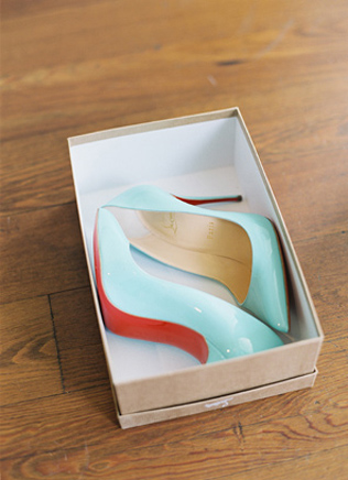 На лабутенах: свадебная обувь с легендарной красной подошвой 