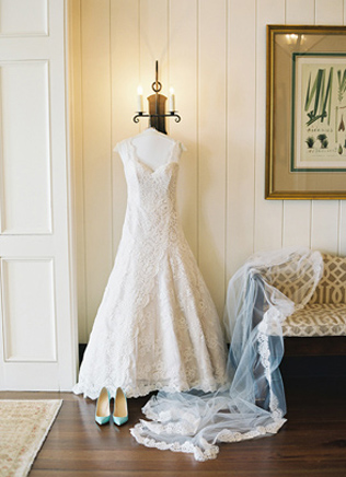 На лабутенах: свадебная обувь с легендарной красной подошвой 