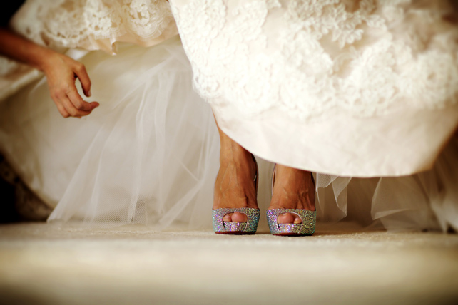 На лабутенах: свадебная обувь с легендарной красной подошвой 