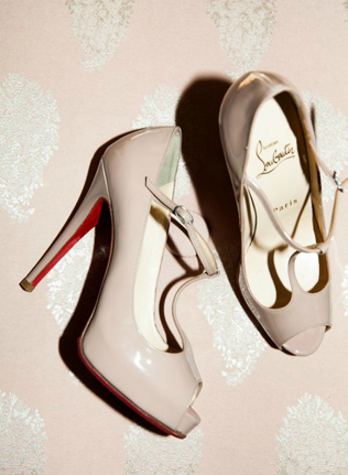 На лабутенах: свадебная обувь с легендарной красной подошвой 