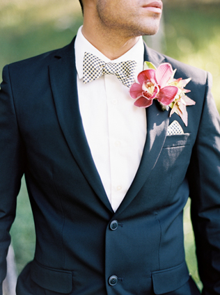 Нагрудный платок: лучшие идеи для свадебного образа 