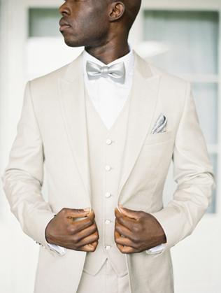 Нагрудный платок: лучшие идеи для свадебного образа 