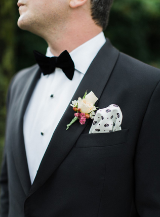 Нагрудный платок: лучшие идеи для свадебного образа 