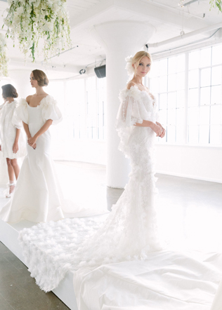 Неделя свадебной моды: 50 самых красивых платьев для осени 2018 