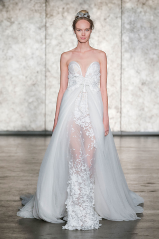 Неделя свадебной моды: 50 самых красивых платьев для осени 2018 