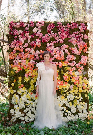 необычная свадебная флористика, цветочный фон для фотосессии