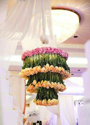 необычная свадебная флористика, абажур из цветов
