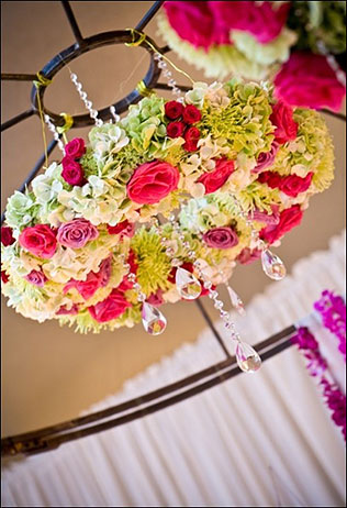необычная свадебная флористика, абажур из цветов