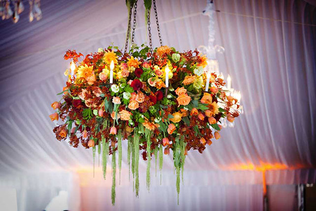 необычная свадебная флористика, абажур из цветов