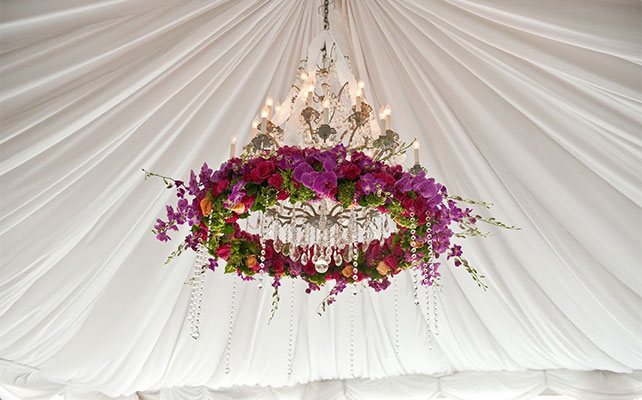 необычная свадебная флористика, абажур из цветов