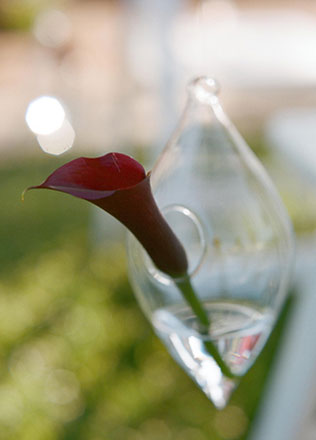 необычная свадебная флористика, цветы в стеклянных шарах