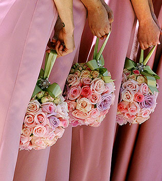 необычная свадебная флористика, цветочная сумочка