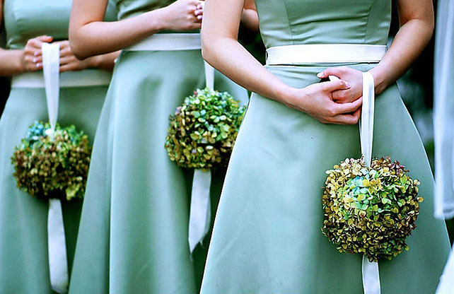 необычная свадебная флористика, цветочная сумочка