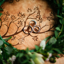 Крупные планы с обручальными кольцами  – маст-хэв для свадебной фотосессии. Фотограф Татьяна Авилова