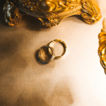 Крупные планы с обручальными кольцами  – маст-хэв для свадебной фотосессии. Фотограф Татьяна Авилова