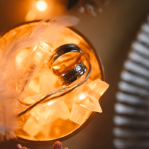 Крупные планы с обручальными кольцами  – маст-хэв для свадебной фотосессии. Фотограф Татьяна Авилова