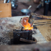 Петя и Настя делают обручальные кольца своими руками в ювелирной мастерской «Артефакториум». Фотограф Михаил Потейчук