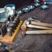 Петя и Настя делают обручальные кольца своими руками в ювелирной мастерской «Артефакториум». Фотограф Михаил Потейчук