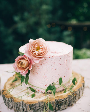 Тренд: свадебный торт с неровными краями 