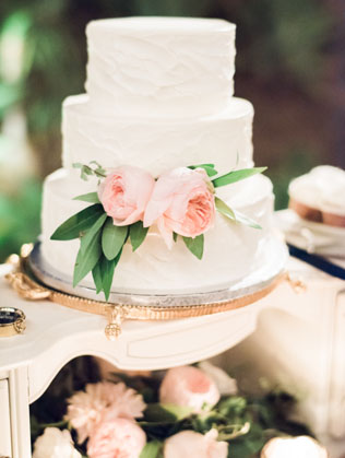 Тренд: свадебный торт с неровными краями 