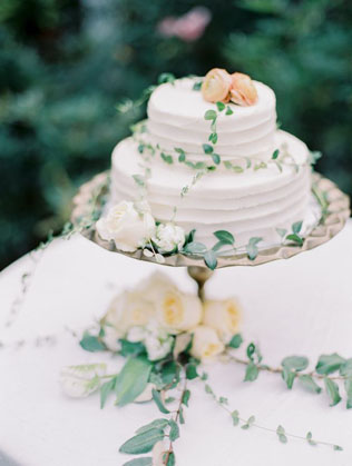 Тренд: свадебный торт с неровными краями 