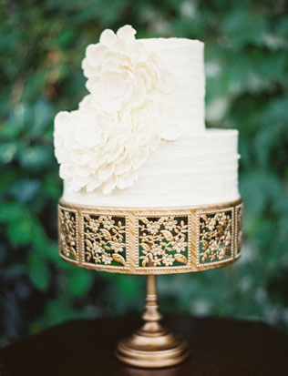 Тренд: свадебный торт с неровными краями 