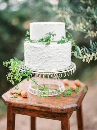 Тренд: свадебный торт с неровными краями 