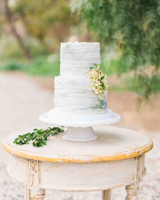 Тренд: свадебный торт с неровными краями 