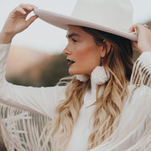 Тренд 2021: невеста в шляпе