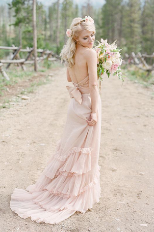 Летняя свадьба: нежные оттенки пудры, образ невесты