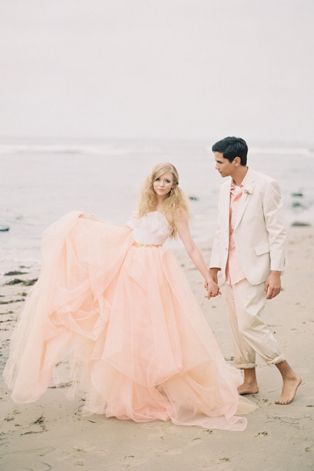 Летняя свадьба: нежные оттенки пудры, жених и невеста