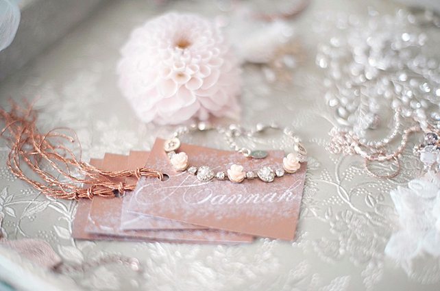 Летняя свадьба: нежные оттенки пудры, украшения невесты