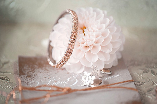 Летняя свадьба: нежные оттенки пудры, украшения невесты