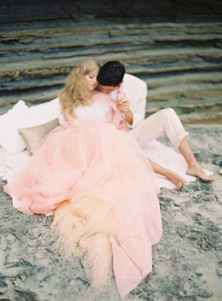 Летняя свадьба: нежные оттенки пудры, жених и невеста