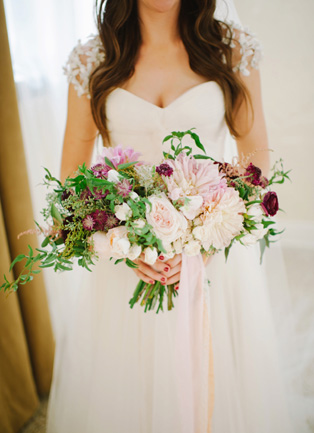 Летняя свадьба: нежные оттенки пудры, букет невесты 