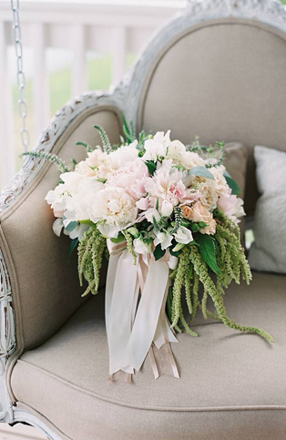 Летняя свадьба: нежные оттенки пудры, букет невесты 