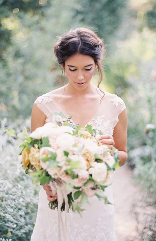 Летняя свадьба: нежные оттенки пудры, букет невесты 