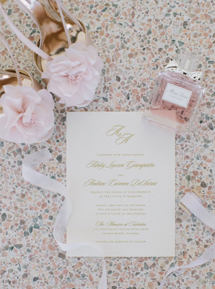 Летняя свадьба: нежные оттенки пудры, свадебная полиграфия