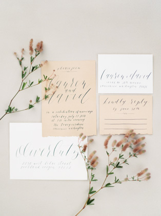 Летняя свадьба: нежные оттенки пудры, свадебная полиграфия