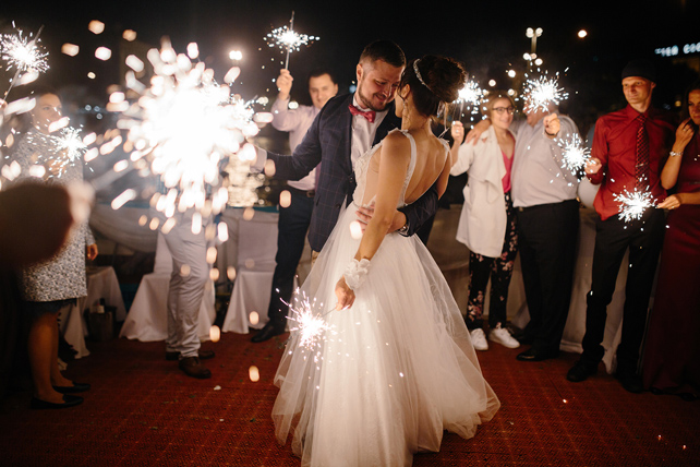Андрей Василисков, фотограф, большие бенгальские огни как финал свадьбы