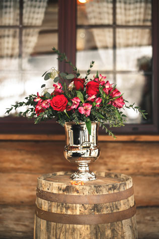 осенняя свадебная фотосессия, декор, цветочная композиция в вазе