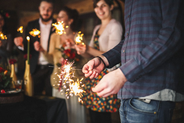 осенняя свадебная фотосессия, бенгальские огни