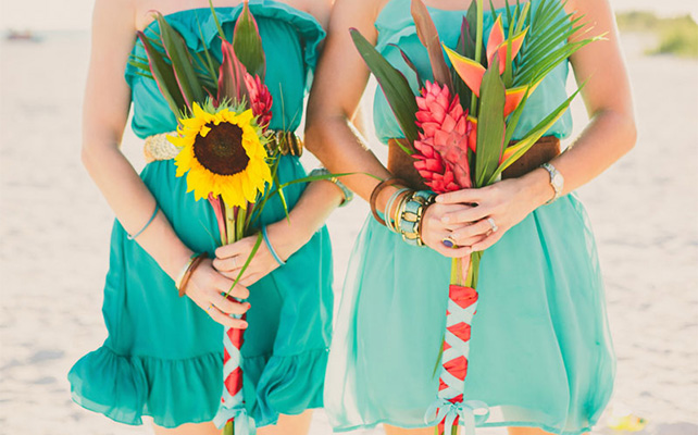 Тренд свадебной моды - один цветок вместо букета невесты