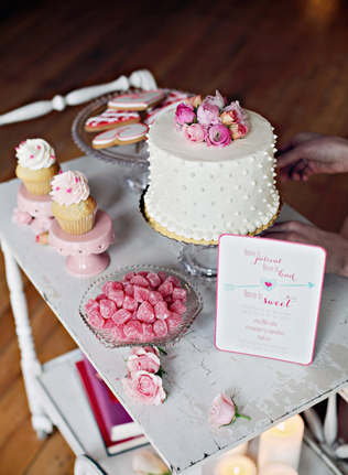 60 идей для декора одноярусного свадебного торта 