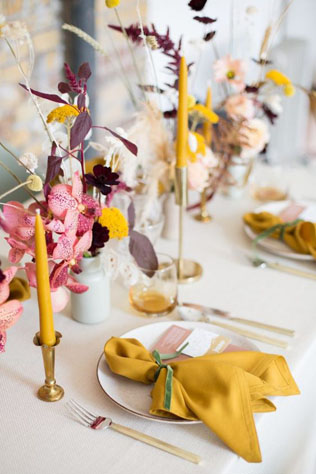 осенняя свадьба, декор стола в желтом цвете