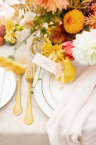 осенняя свадьба, декор стола в желтом цвете
