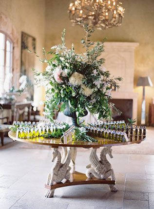 Осенние подарки-комплименты для гостей: оливковое масло в бутылочках 