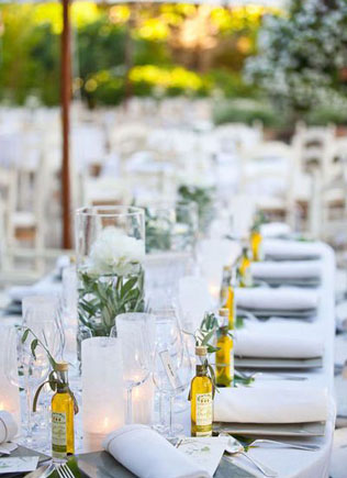 Осенние подарки-комплименты для гостей: оливковое масло в бутылочках 