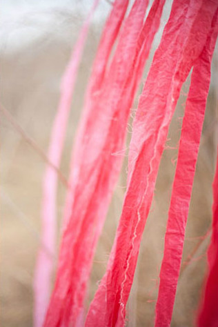 Тренд 2015: свадьба в стиле омбре, фотозона из лент